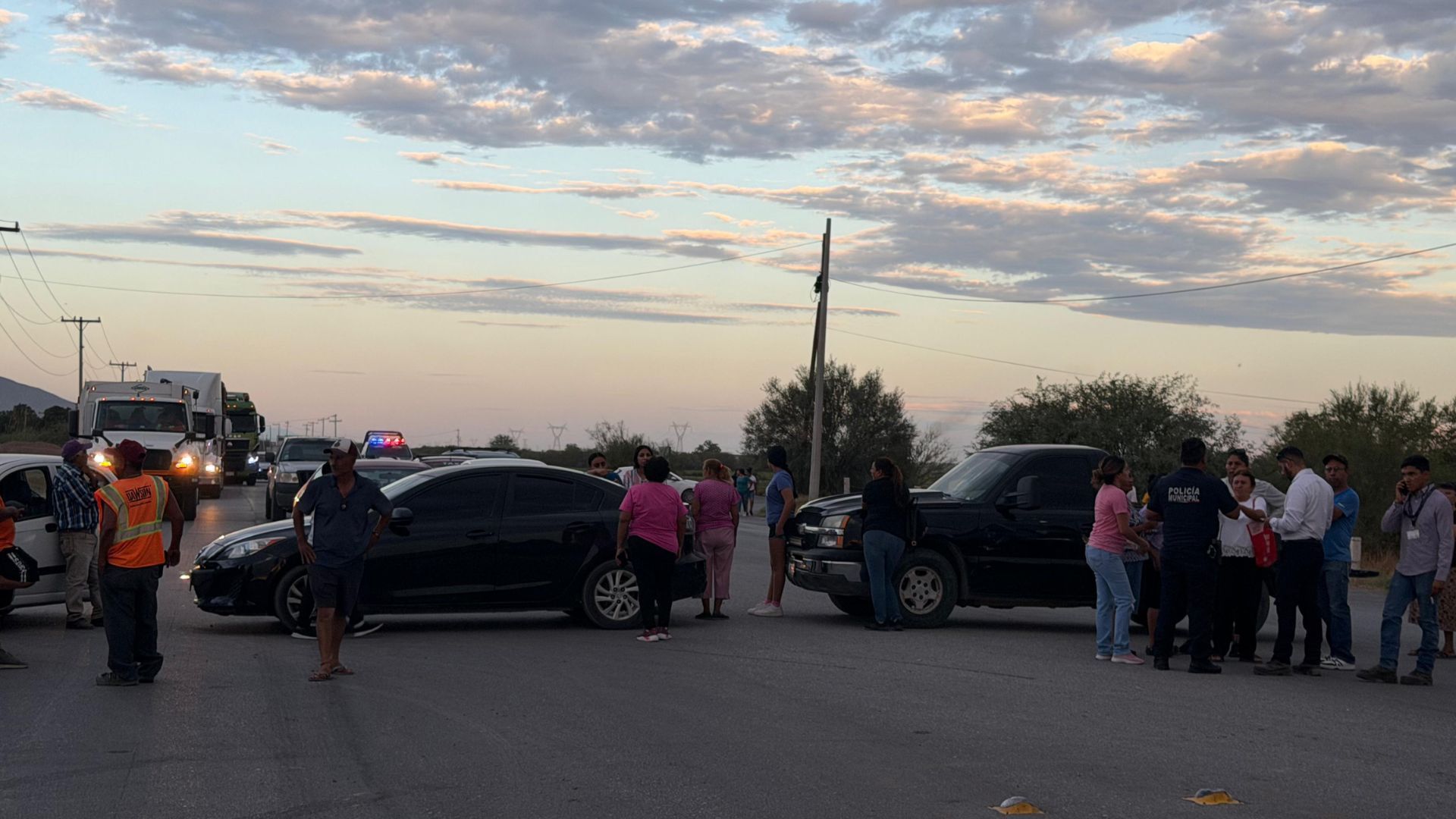 Bloquean Libramiento Norte Matamoros-La Partida por Falta de Energía Eléctrica